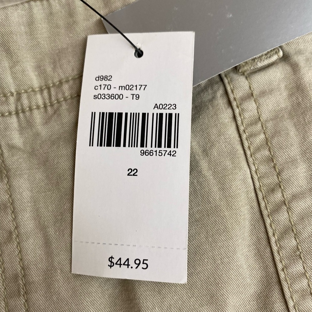 New Plus Size Stylish Tan Lane Bryant Cuffed Shorts - Picture 5 of 12